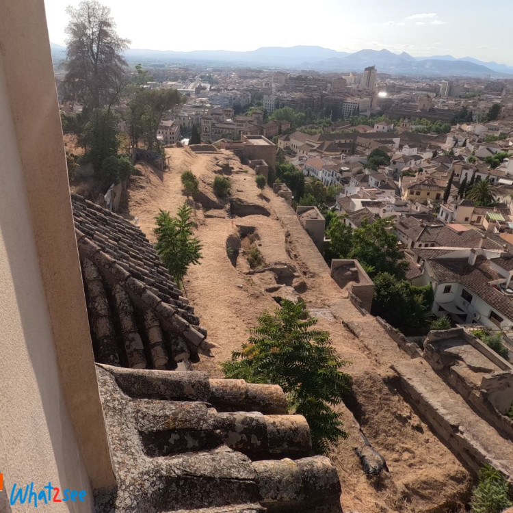 Muralla del Albaicín: Un Viaje al Pasado Defensivo de Granada